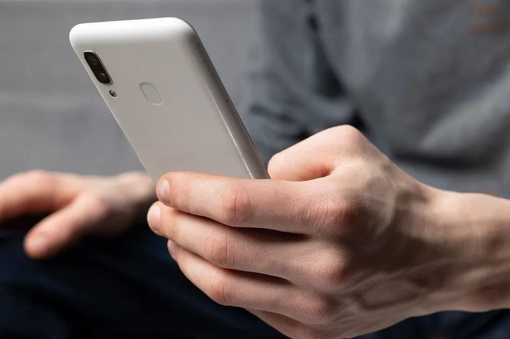 AXIS Bebas Internetan 24 Jam Sepuasnya Akses Apa Saja dengan BRONET AXIS image gambar