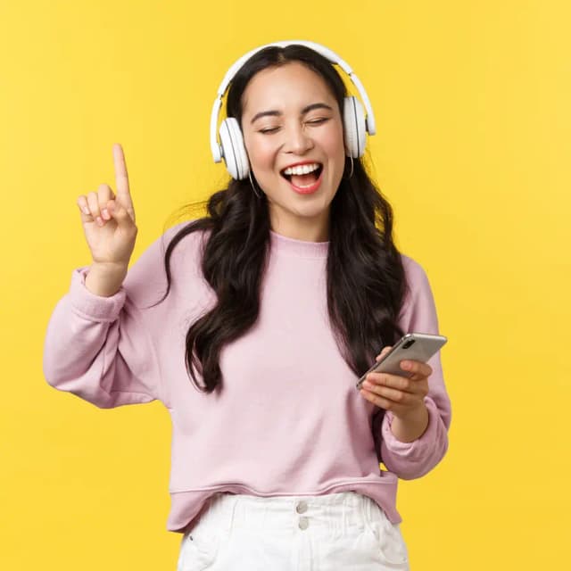 AXIS 16 Aplikasi Karaoke Terbaik, Nyanyi di Rumah Serasa Konser! image gambar