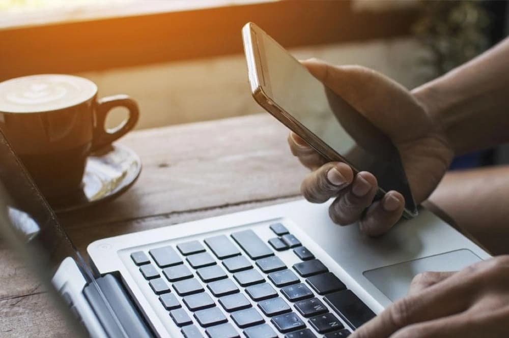 Malas Keluar Rumah? Beli Kartu Perdana AXIS Online Aja!