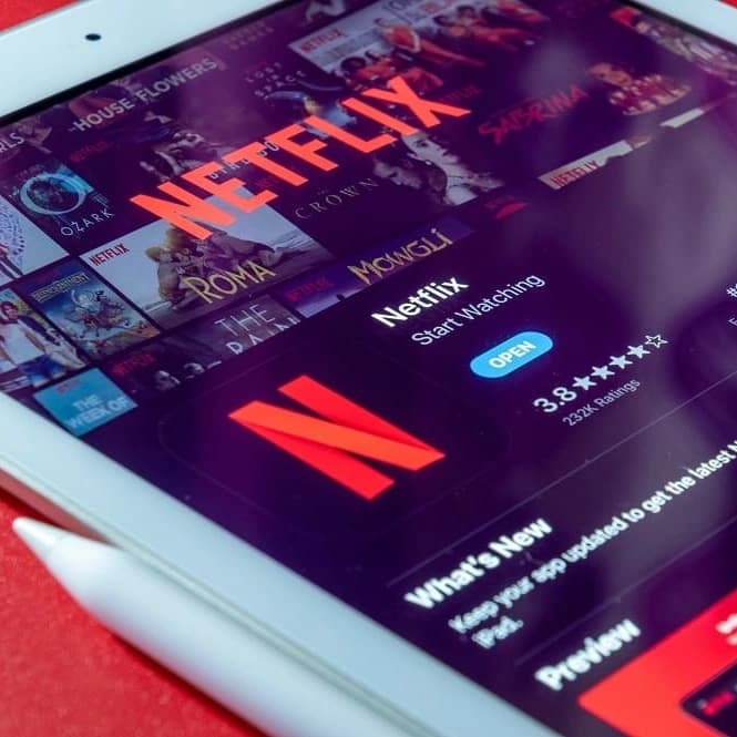 7 Rekomendasi Judul Serial Netflix Terbaik 2022 yang Wajib Kamu Tonton sampai Tamat