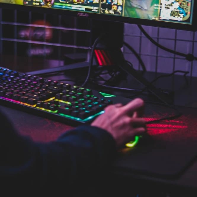 Night Market dan Titanmail Skin Bundle di Game Valorant