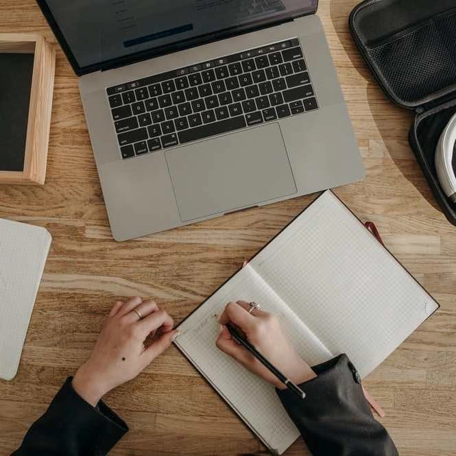 AXIS Rekomendasi Laptop untuk Mahasiswa, Lancar Buat Ngerjain Tugas! image gambar