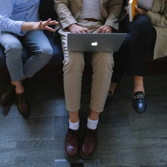 AXIS Rekomendasi MacBook, Desain Keren dan Spesifikasi Tinggi! image gambar