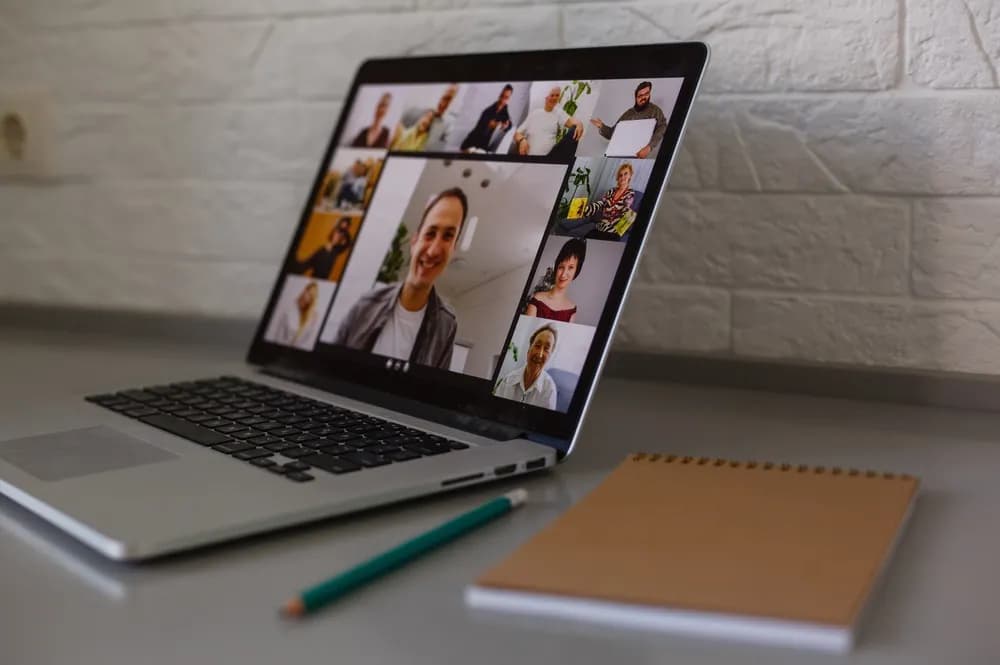 AXIS Video Conference Lancar Terkendali Berkat Paket Kuota Aplikasi BOOSTR image gambar