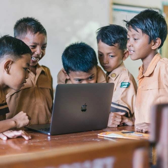 AXIS Ini Dia Deretan Laptop untuk Pelajar, Ringan dan Kencang image gambar